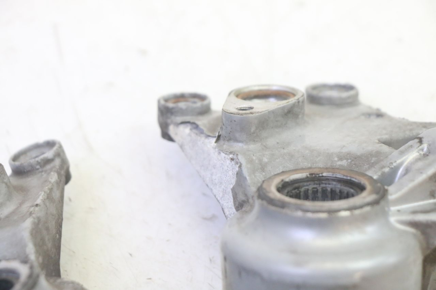 photo de FRONT CALIPER BRACKET PIAGGIO MP3 RL 250 (2007 - 2010) - Fixing points details