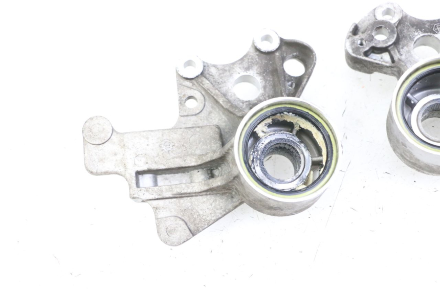 photo de FRONT CALIPER BRACKET PIAGGIO MP3 500 (2014 - 2016)