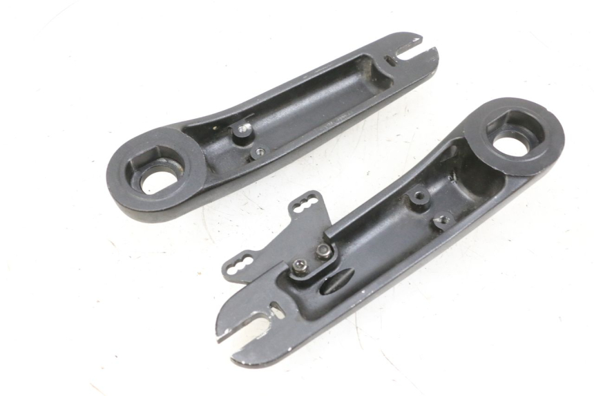 photo de FRONT BRAKE CALIPER BRACKET DUALTRON VICTOR LIMITED 1