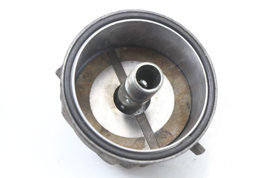 photo de OIL FILTER BRACKET YAMAHA XJ F 900 (1983 - 1994)