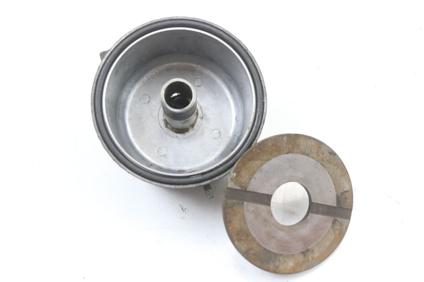 photo de OIL FILTER BRACKET YAMAHA XJ F 900 (1983 - 1994)