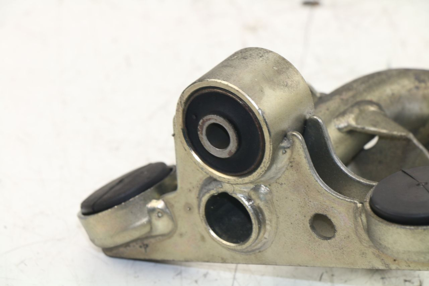 photo de ENGINE MOUNT HONDA FES S-WING SWING ABS 125 (2007 - 2015)