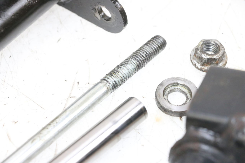 photo de ENGINE MOUNT PIAGGIO VESPA GTS SUPER IE 125 (2009 - 2016) - High-resolution close-up