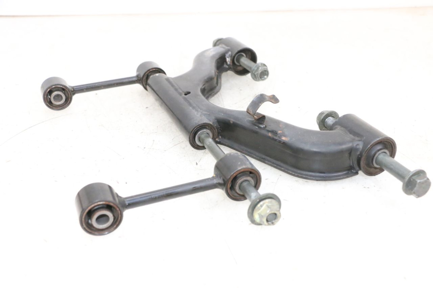 photo de ENGINE MOUNT YAMAHA XMAX X-MAX 125 (2006 - 2009) - Technical close-up