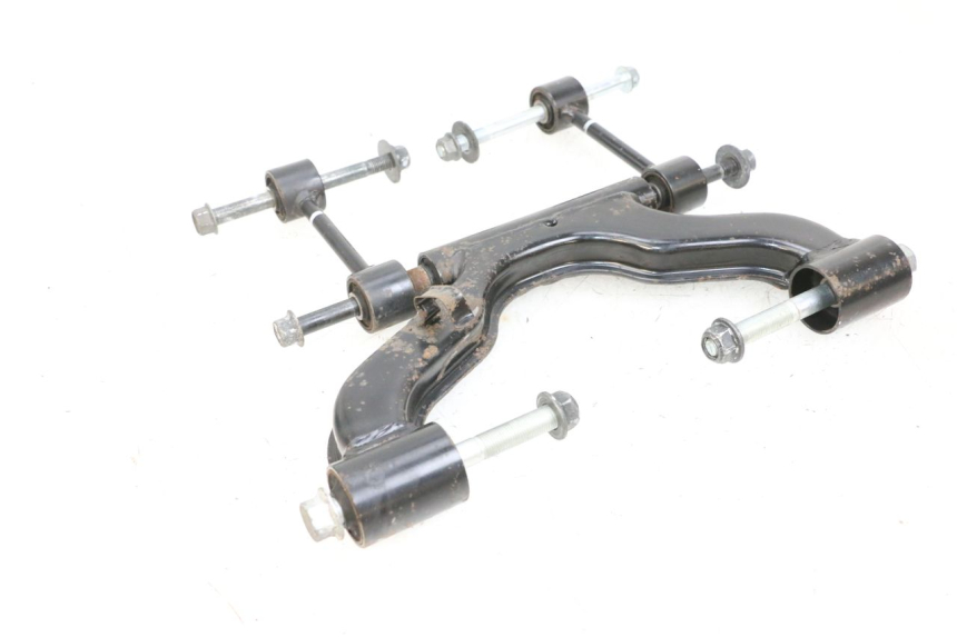 photo de ENGINE MOUNT YAMAHA X-MAX XMAX 125 (2010 - 2013) - Fixing points details