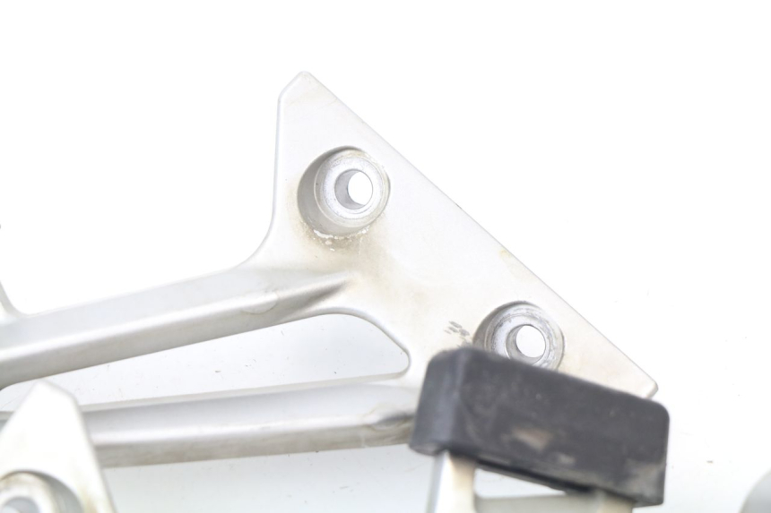 photo de EXHAUST MOUNT YAMAHA FJR ABS 1300 (2006 - 2012) - Alternative perspective