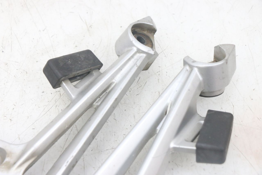 photo de EXHAUST MOUNT YAMAHA FJR ABS 1300 (2006 - 2012) - Alternative perspective