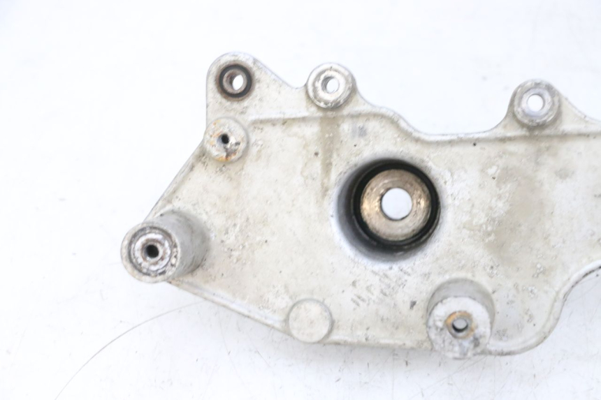 photo de EXHAUST MOUNT SYM GTS EVO 125 (2009 - 2013) - Fixing points details