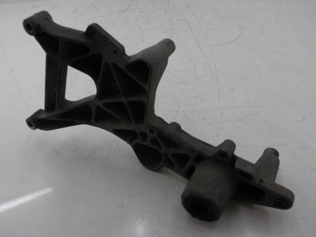 photo de EXHAUST MOUNT HONDA FES PANTHEON 125 (2003 - 2007)