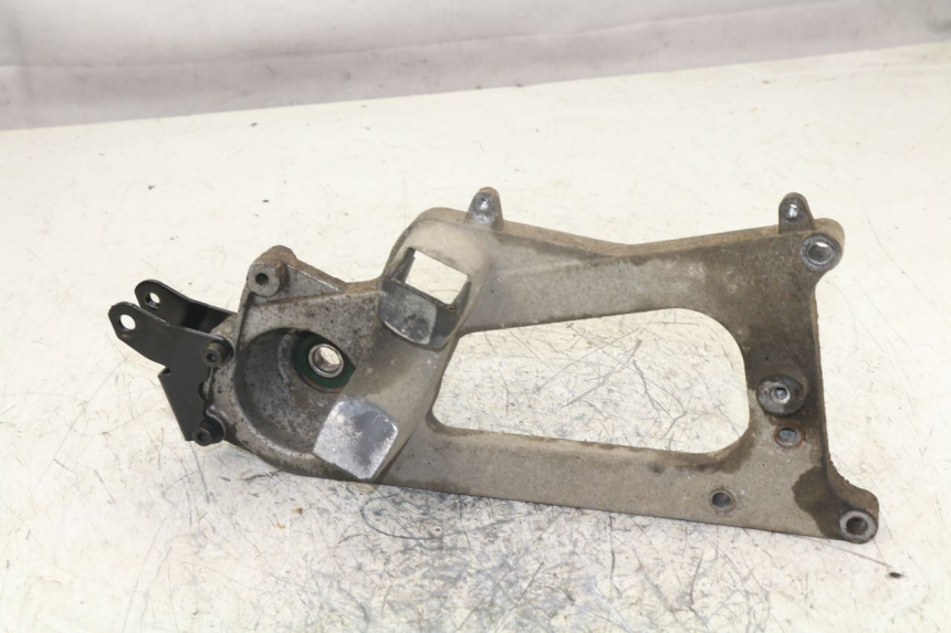 photo de EXHAUST MOUNT PEUGEOT SATELIS 400 (2007 - 2013)