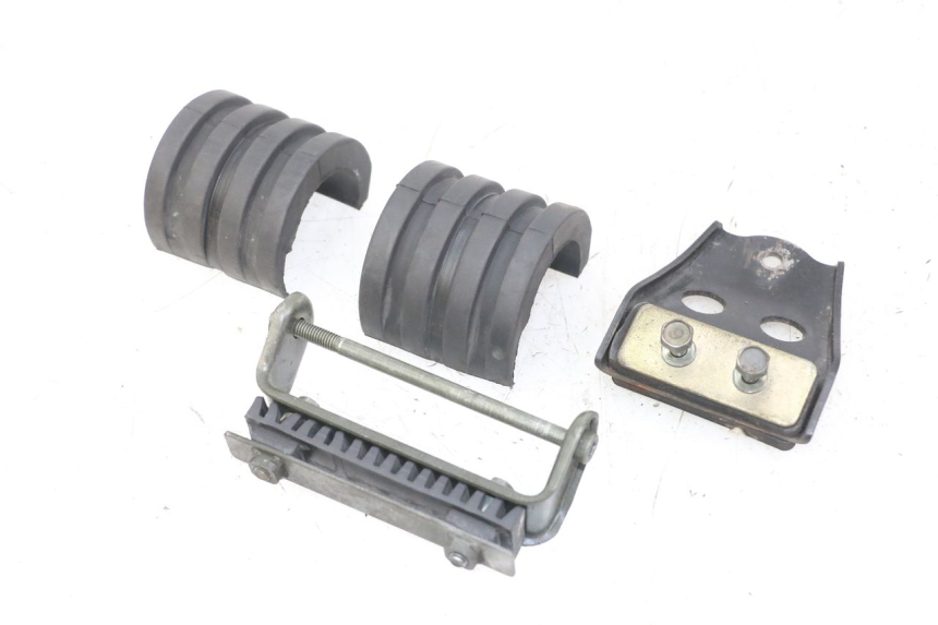 photo de FUEL TANK MOUNT YAMAHA FZS FAZER 600 (2001 - 2003)