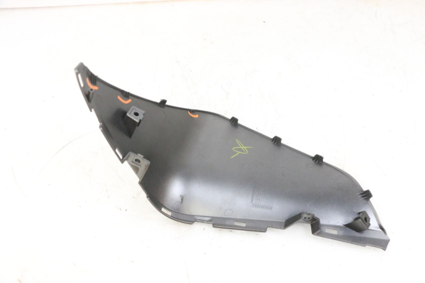 photo de RIGHT INNER LEGSHIELD YAMAHA TRICITY 300 (2020 - 2024) - Product overview