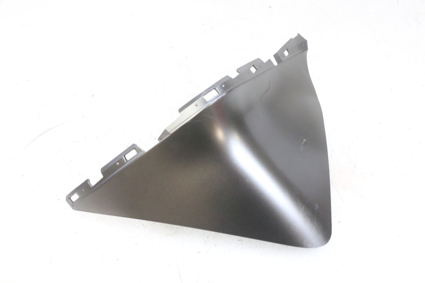 photo de RIGHT INNER LEGSHIELD YAMAHA TRICITY 300 (2020 - 2024) - Markings and original references