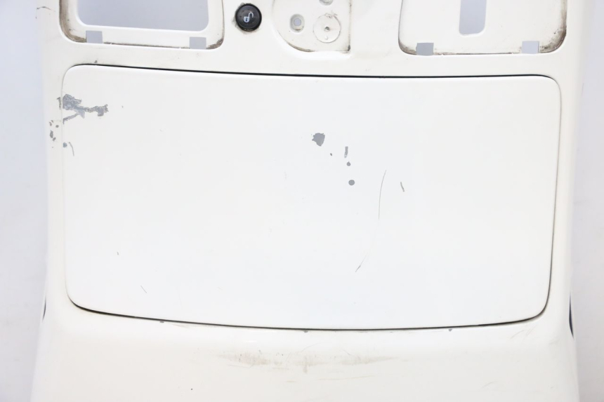 photo de INNER LEGSHIELD PIAGGIO VESPA GTS SUPER IE 125 (2009 - 2016) - Fixing points details