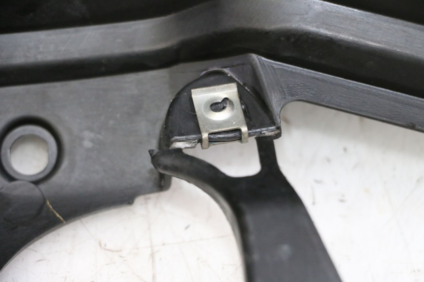 photo de INNER FAIRING YAMAHA X-MAX XMAX 125 (2010 - 2014) - Zoom on usage condition