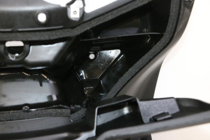 photo de INNER FAIRING YAMAHA X-MAX XMAX 125 (2010 - 2014) - Fixing points details
