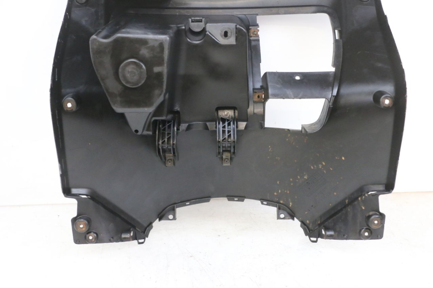 photo de INNER APRON YAMAHA XMAX X-MAX 125 (2006 - 2009) - Fixing points details