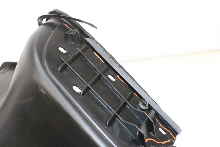 photo de INNER LEGSHIELD PIAGGIO XEVO - X EVO 125 (2007 - 2016) - High-resolution close-up