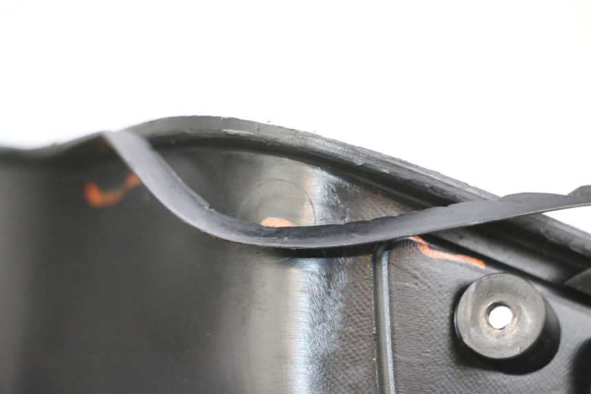 photo de INNER LEGSHIELD PIAGGIO XEVO - X EVO 125 (2007 - 2016) - Detailed visual inspection