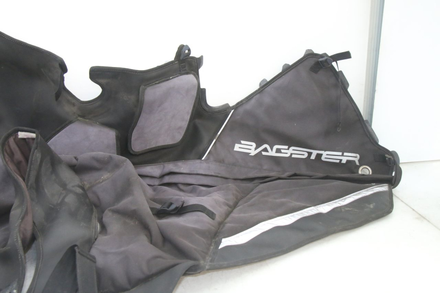 photo de LEG COVER SUZUKI BURGMAN 125 (2018 - 2021) - Zoom on usage condition