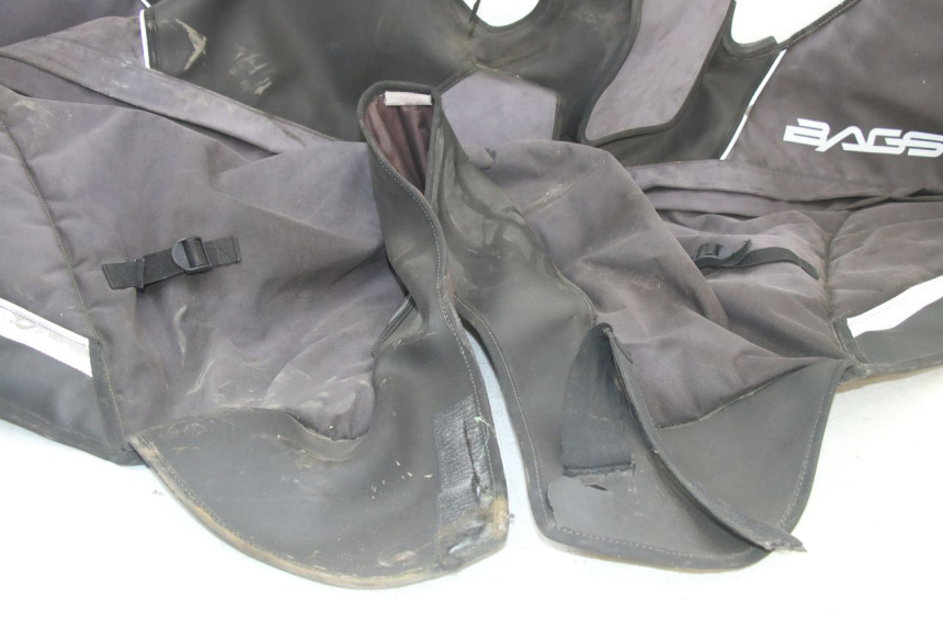 photo de LEG COVER SUZUKI BURGMAN 125 (2018 - 2021) - Technical close-up