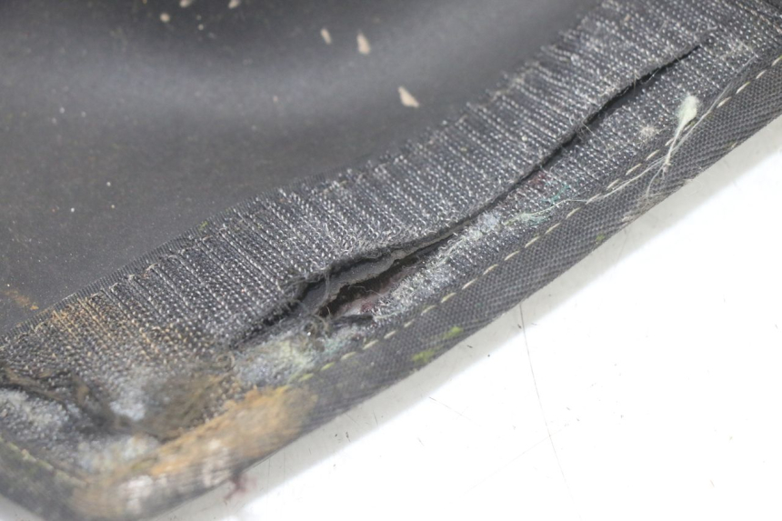 photo de LEG COVER SUZUKI BURGMAN 125 (2018 - 2021) - Fixing points details