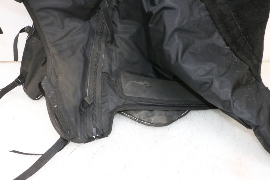 photo de LEG COVER PIAGGIO MP3 HPE 300 (2019 - 2026) - Additional view of the item