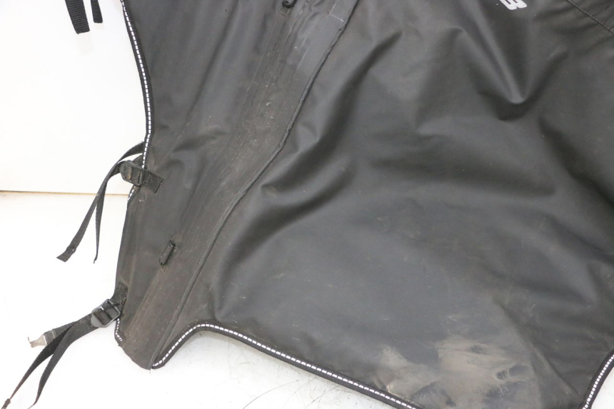 photo de LEG COVER PIAGGIO MP3 HPE 300 (2019 - 2026) - Zoom on usage condition