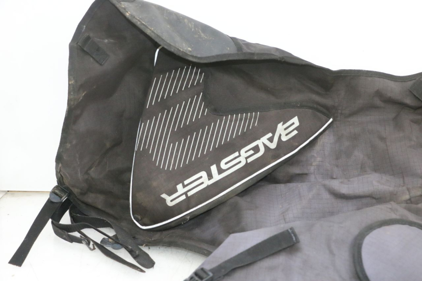 photo de LEG COVER PIAGGIO XEVO - X EVO 125 (2007 - 2016) - Alternative angle