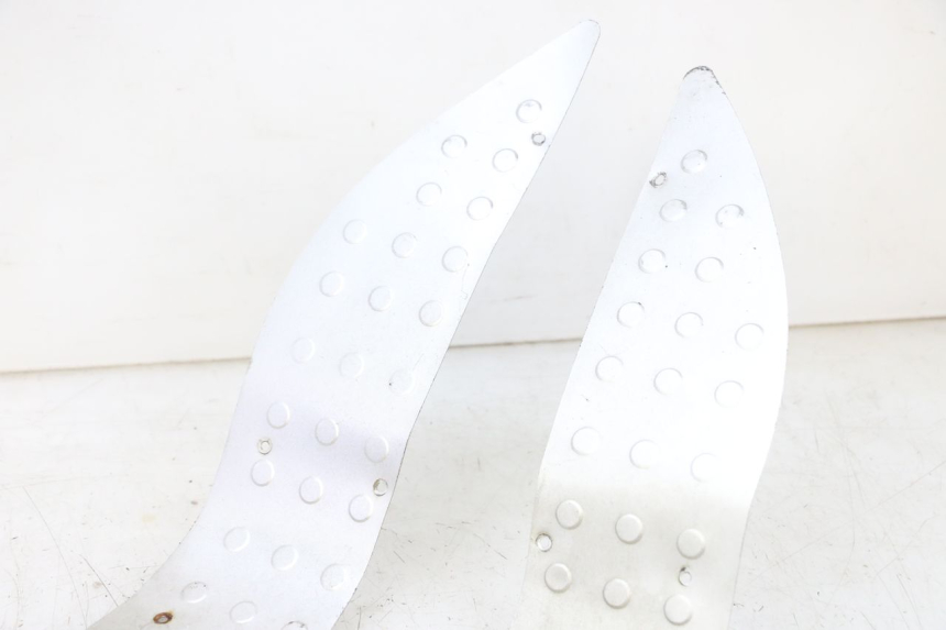 photo de FLOOR PANEL RUBBER JM MOTORS GTS 125 (2015 - 2019) - Alternative perspective