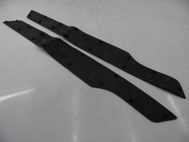 photo de FLOOR PANEL RUBBER HONDA FES PANTHEON 125 (2003 - 2007)