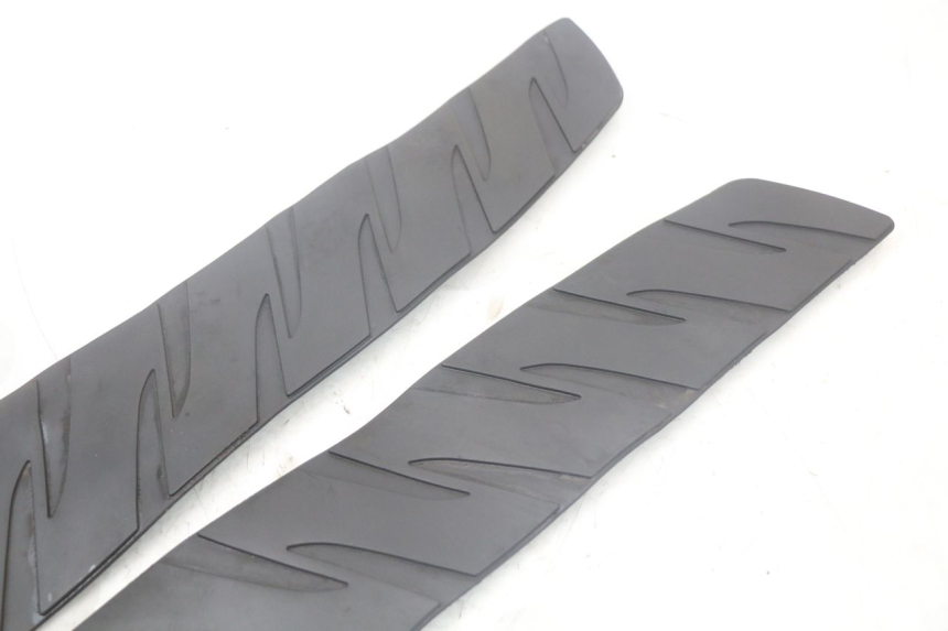 photo de FLOOR PANEL RUBBER HONDA FJS SILVERWING SILVER WING 600 (2001 - 2010)