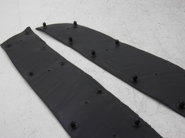 photo de FLOOR PANEL RUBBER JM MOTOR S-MAX 125 (2010 - 2014) - Technical close-up