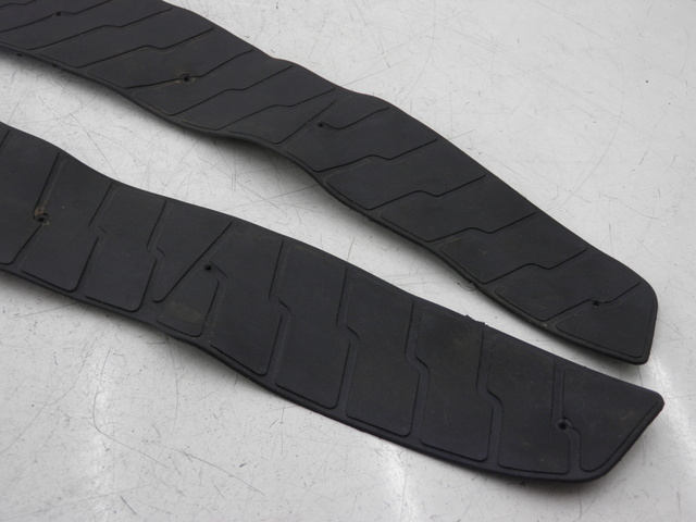 photo de FLOOR PANEL RUBBER JM MOTOR S-MAX 125 (2010 - 2014) - Fixing points details