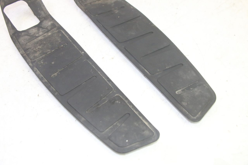 photo de FLOOR PANEL RUBBER PIAGGIO MP3 HPE 350 (2018 - 2020) - Alternative perspective