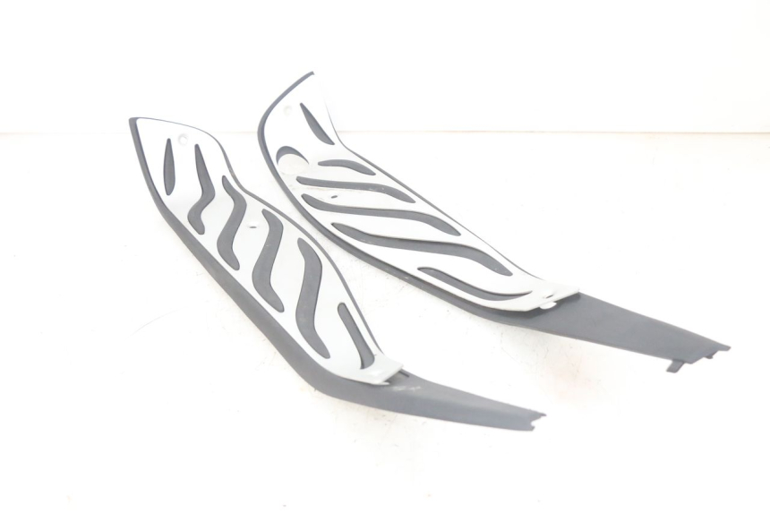 photo de FLOOR PANEL RUBBER PIAGGIO MP3 HPE 300 (2019 - 2026) - Main view