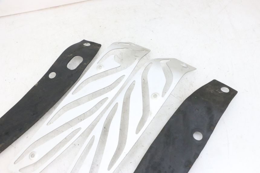 photo de FLOOR PANEL RUBBER PIAGGIO MP3 500 (2016 - 2018) - Zoom on usage condition