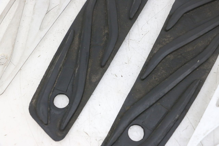 photo de FLOOR PANEL RUBBER PIAGGIO MP3 500 (2016 - 2018) - Surface and material condition