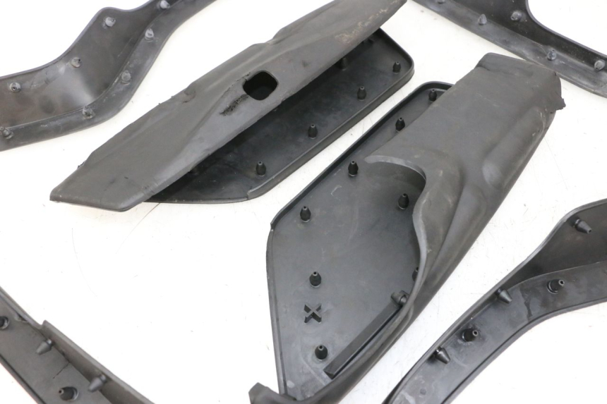 photo de FLOOR PANEL RUBBER YAMAHA NEO'S CORE 1 (2022 - 2026) - Additional view of the item