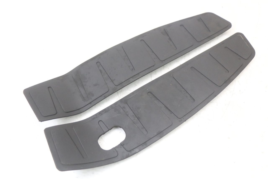 photo de FLOOR PANEL RUBBER PIAGGIO MP3 HPE 350 (2018 - 2020)