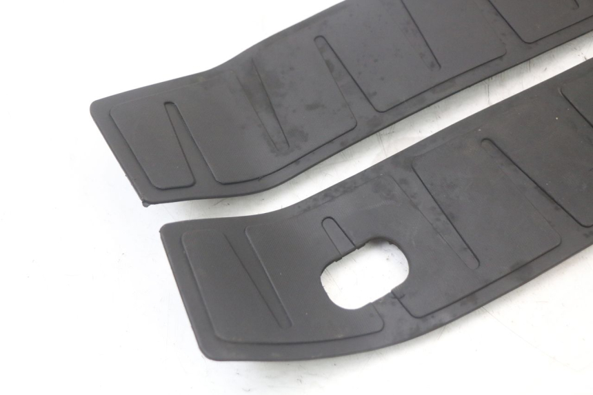 photo de FLOOR PANEL RUBBER PIAGGIO MP3 HPE 350 (2018 - 2020)