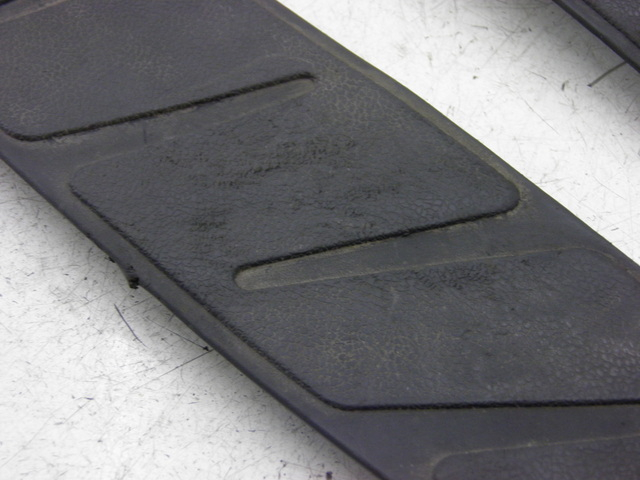 photo de FLOOR PANEL RUBBER PIAGGIO X8 125 (2004 - 2007)