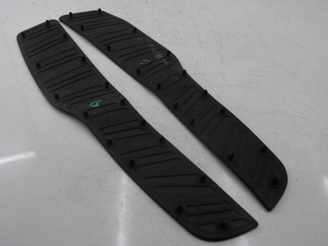 photo de FLOOR PANEL RUBBER PIAGGIO X8 STREET 125 (2006 - 2007) - Component detail