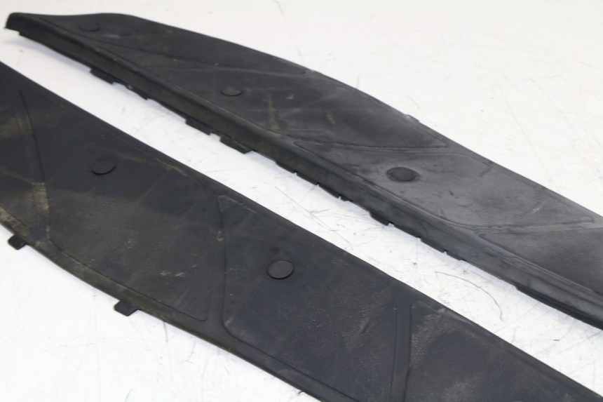 photo de FLOOR PANEL RUBBER PIAGGIO X9 125 (2000 - 2003)