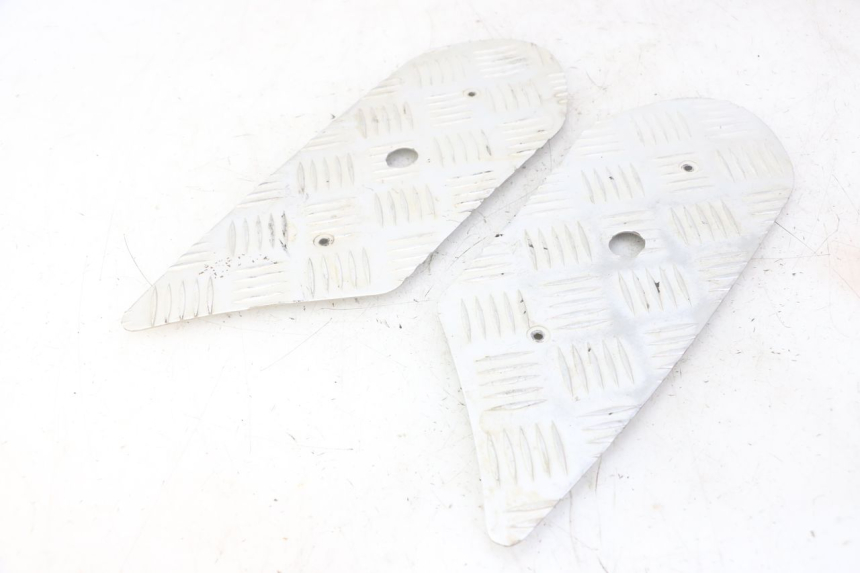 photo de FLOOR PANEL RUBBER PEUGEOT STREETZONE I NAKED 2T 50 (2018 - 2020)