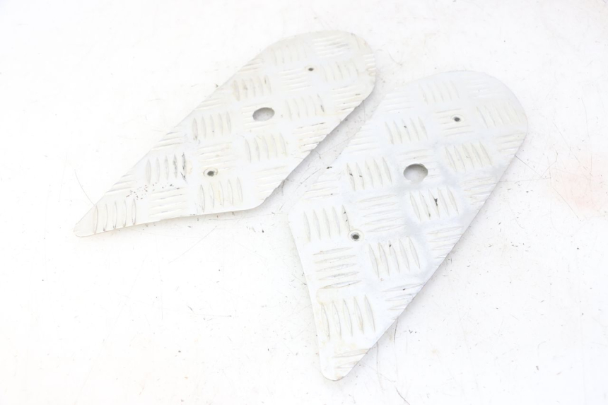 photo de FLOOR PANEL RUBBER PEUGEOT STREETZONE I NAKED 2T 50 (2018 - 2020)