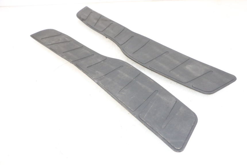 photo de FLOOR PANEL RUBBER PIAGGIO X8 125 (2004 - 2007) - Zoom on usage condition