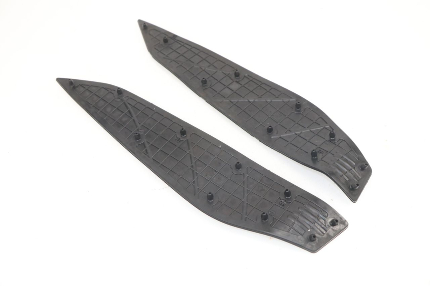 photo de FLOOR PANEL RUBBER YAMAHA XMAX X-MAX 125 (2006 - 2009)