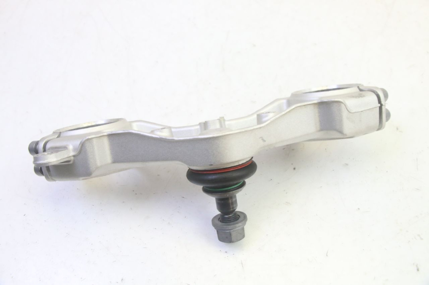 photo de BOTTOM FORK YOKE BMW R GS 1250 (2021 - 2024) - Alternative perspective