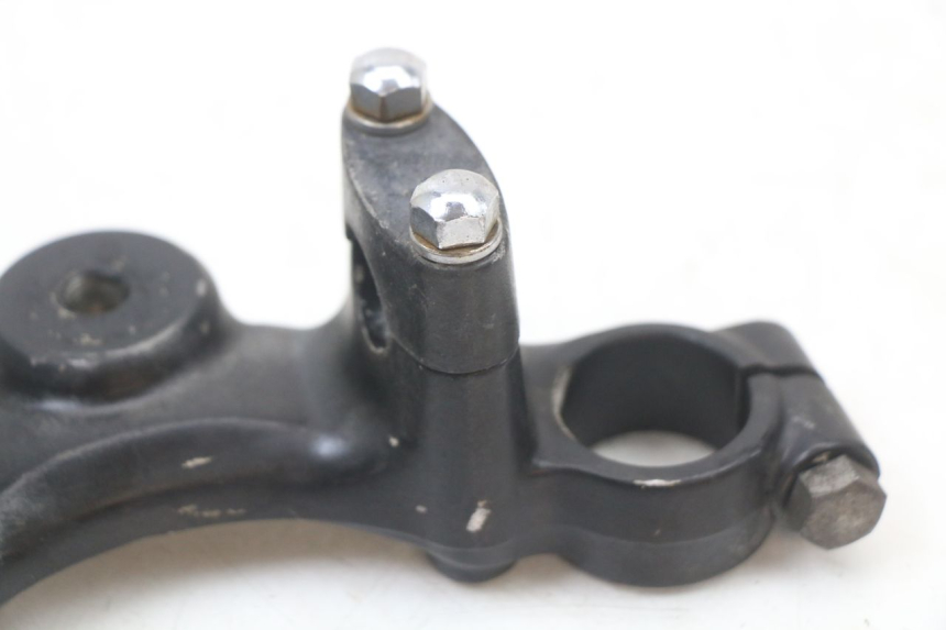 photo de UPPER FORK YOKE SUZUKI GN 125 (1997 - 2000)